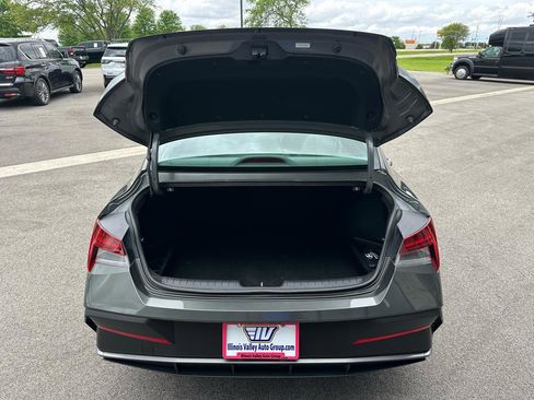 Used 2025 Hyundai Elantra SEL w/ Cargo Package FWD image 15