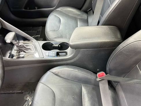 Used 2019 Kia Niro Touring FWD image 23