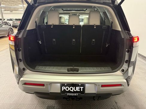 Used 2023 Nissan Pathfinder SL w/ SL Premium Package AWD/4WD image 22