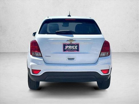 Used 2020 Chevrolet Trax LS FWD image 4