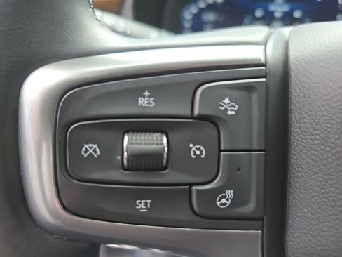 Used 2024 Chevrolet Suburban Premier image 17