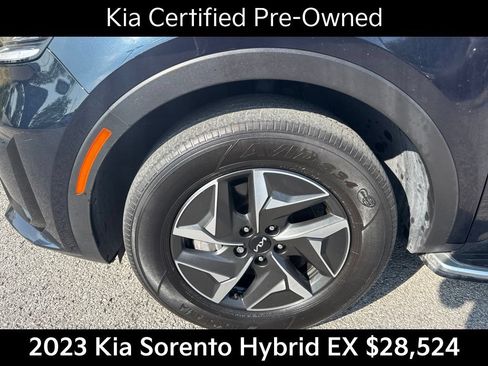 Certified 2023 Kia Sorento EX FWD image 10