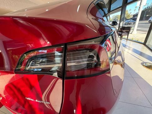 Used 2024 Tesla Model Y Long Range AWD/4WD image 30