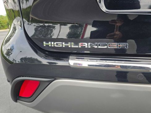 Used 2023 Toyota Highlander Platinum image 14