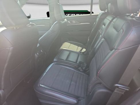 Used 2025 Ford Explorer ST-Line w/ ST-Line Street Pack AWD/4WD image 33