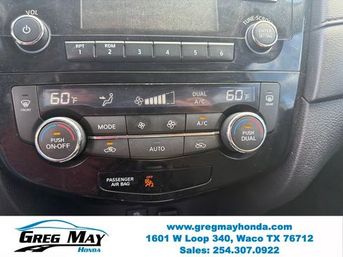 Used 2017 Nissan Rogue SV w/ SV Family Package FWD image 17