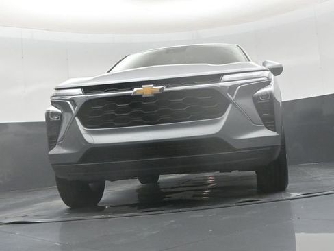Used 2025 Chevrolet Trax LS w/ LS Convenience Package FWD image 44