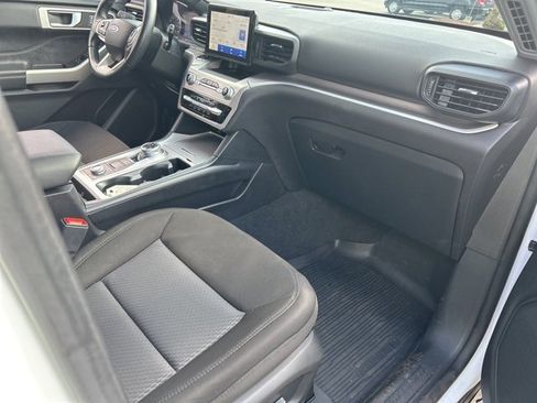 Used 2022 Ford Explorer XLT w/ Class IV Trailer Tow Package image 10