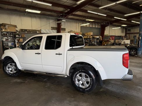Used 2009 Nissan Frontier SE w/ SE Value Truck Pkg AWD/4WD image 7