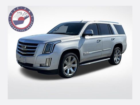 Used 2020 Cadillac Escalade Luxury AWD/4WD image 1