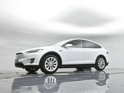 Used 2020 Tesla Model X Long Range AWD/4WD image 44