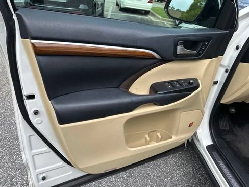 Used 2019 Toyota Highlander Limited FWD image 14