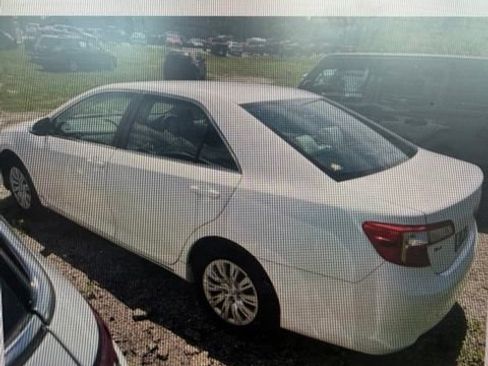 Used 2012 Toyota Camry LE FWD image 8
