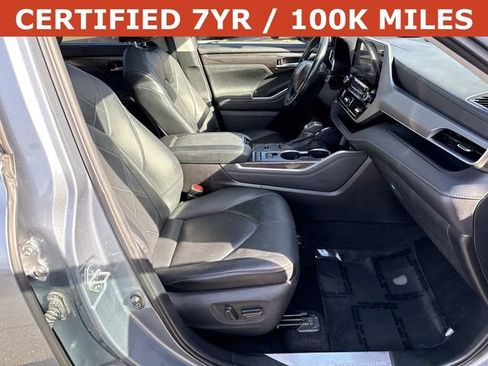 Used 2021 Toyota Highlander Platinum FWD image 9