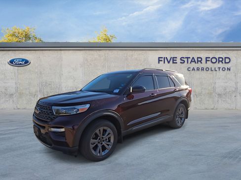 Certified 2022 Ford Explorer XLT w/ Equipment Group 202A image 4