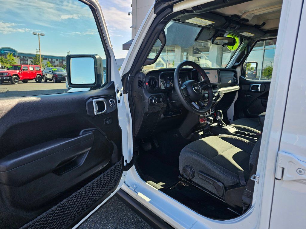 Used 2025 Jeep Wrangler Unlimited Rubicon AWD/4WD image 19
