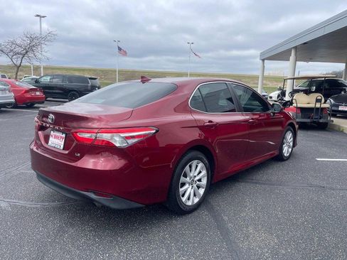 Used 2020 Toyota Camry LE image 3