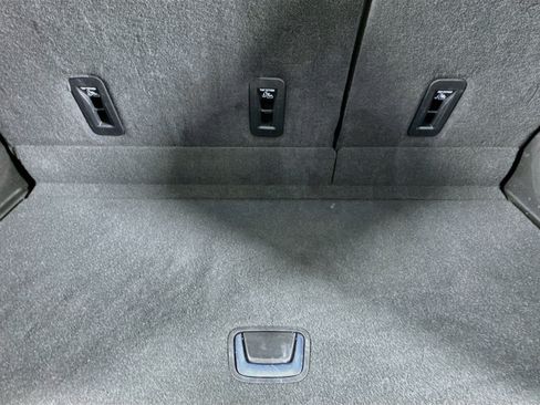Used 2025 Chevrolet Tahoe Premier AWD/4WD image 32