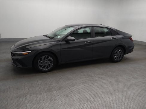 Used 2024 Hyundai Elantra SEL FWD image 2