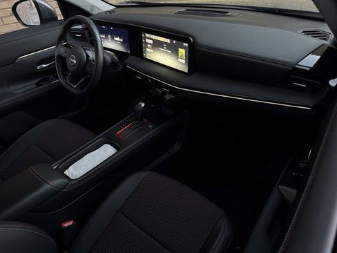 Used 2025 Nissan Kicks SR image 9