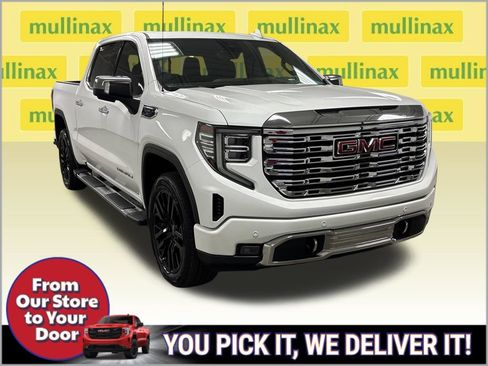 Used 2023 GMC Sierra 1500 Denali w/ Technology Package AWD/4WD image 2