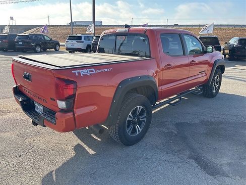 Used 2018 Toyota Tacoma 2WD Double Cab image 5