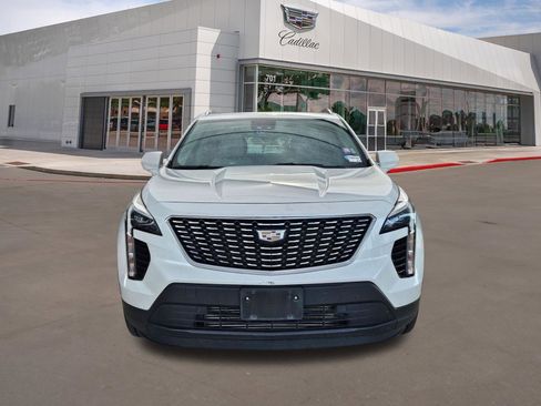 Used 2023 Cadillac XT4 Luxury w/ Cold Weather Package FWD image 2