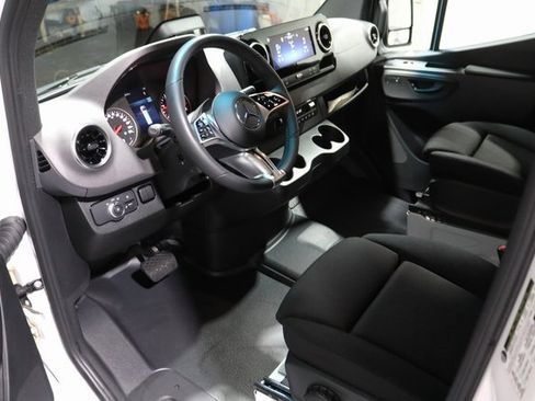Used 2025 Mercedes-Benz Sprinter 2500 image 17
