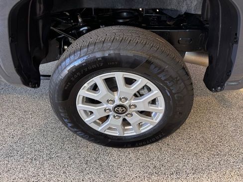 Certified 2025 Toyota Tacoma SR5 AWD/4WD image 17