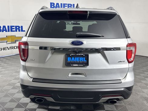 Used 2018 Ford Explorer XLT image 4