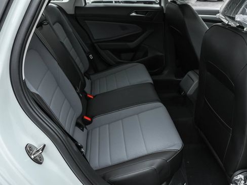 Used 2026 Volkswagen Jetta SE FWD image 30