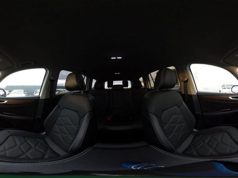 Used 2025 Volkswagen Atlas SE image 42