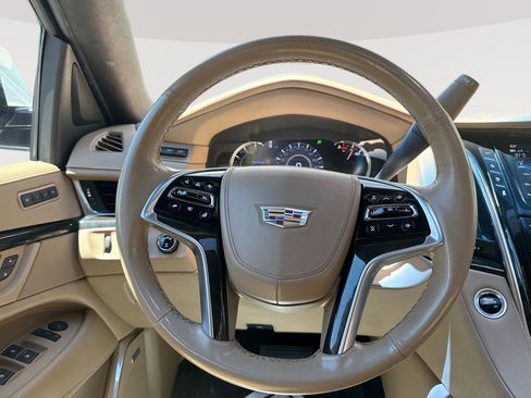 Used 2018 Cadillac Escalade ESV Platinum AWD/4WD image 11