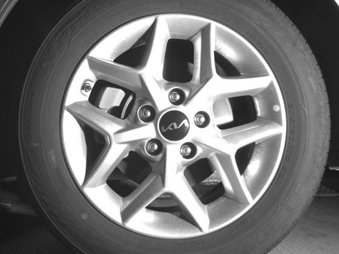 Used 2025 Kia Soul LX w/ LX Technology Package FWD image 19