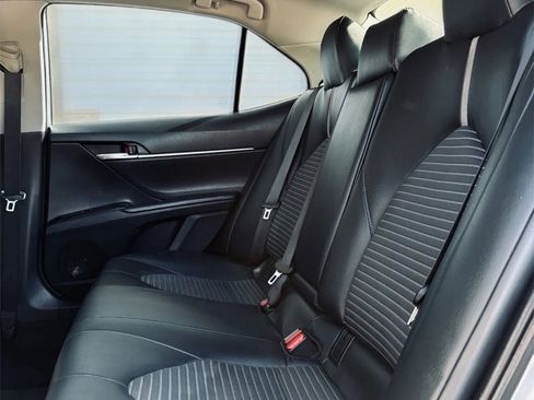 Used 2019 Toyota Camry SE image 10