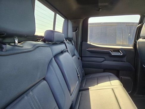 Used 2022 Chevrolet Silverado 1500 High Country w/ High Country Premium Package AWD/4WD image 12