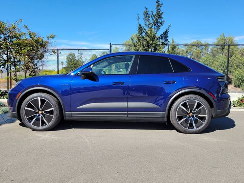 New 2025 Porsche Macan 4 Electric AWD/4WD image 2