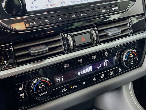 Used 2025 Nissan Pathfinder Platinum AWD/4WD image 14