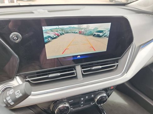 Used 2025 Chevrolet Trax LT w/ LT Convenience Package image 25