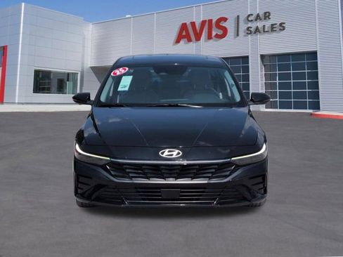 Used 2025 Hyundai Elantra Limited FWD image 2