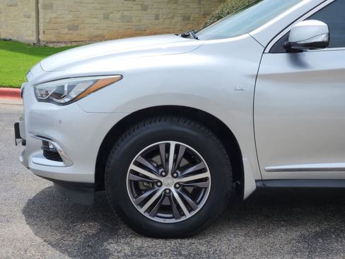 Used 2019 INFINITI QX60 Luxe w/ Essential Package FWD image 8