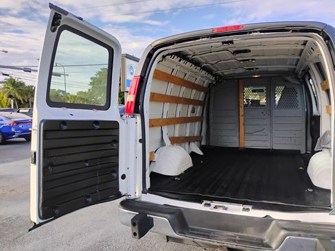 Used 2016 GMC Savana 2500 image 8