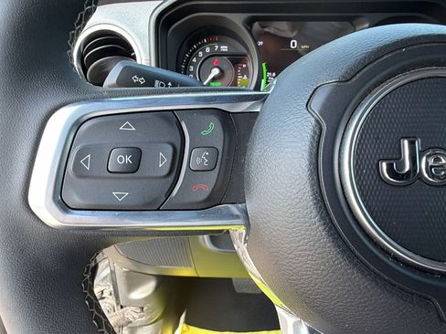 Used 2025 Jeep Wrangler Sahara w/ Safety Group image 27