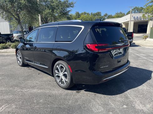 New 2026 Chrysler Pacifica Pinnacle image 5