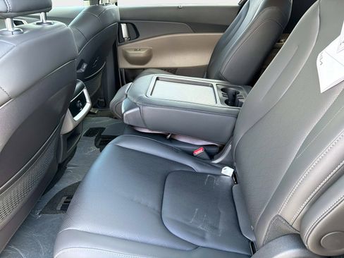 New 2026 Kia Carnival EX FWD image 10