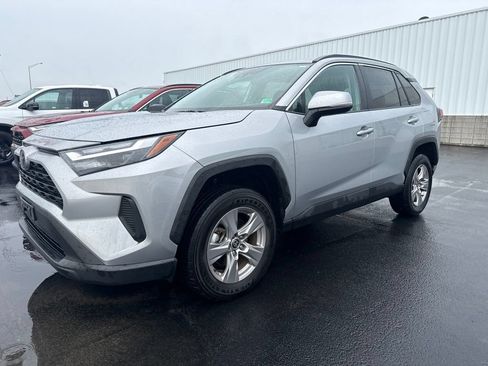 Used 2025 Toyota RAV4 XLE AWD/4WD image 3