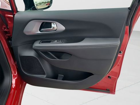 New 2026 Chrysler Pacifica Limited image 44