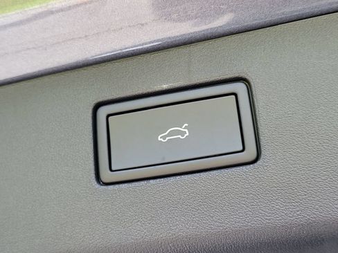 Certified 2026 Volkswagen Tiguan SE FWD image 8