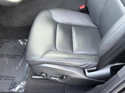 Certified 2025 Volvo XC60 B5 Core image 18