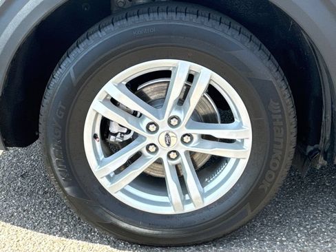 Used 2024 Ford Explorer XLT w/ Equipment Group 202A RWD image 17